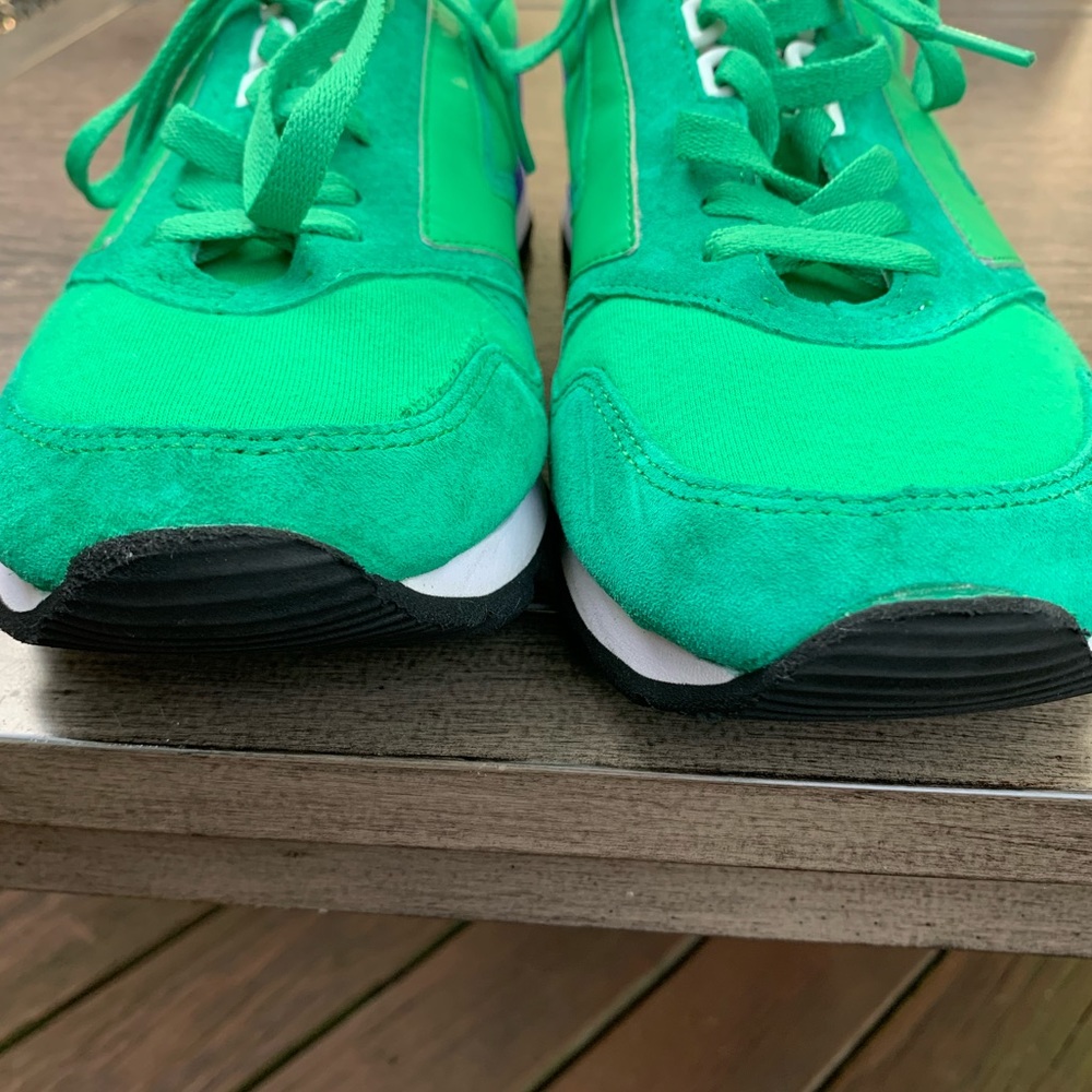Brooks green and blue tennis shoe. Size 10.5 - Picture 14 of 14